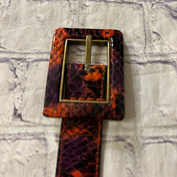 NINE WEST RED/BLACK SKIN PRINT COVERED BUCKLE BELT LEATHER LINING WOMENS XL - Picture 3 of 12